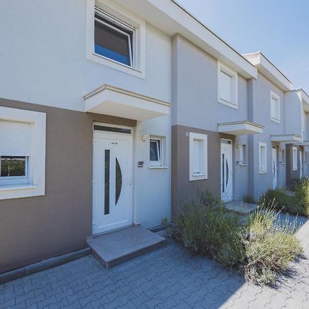 Apartments Lemon Novalja Exterior photo