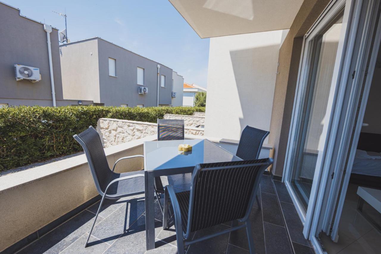Apartments Lemon Novalja Exterior photo